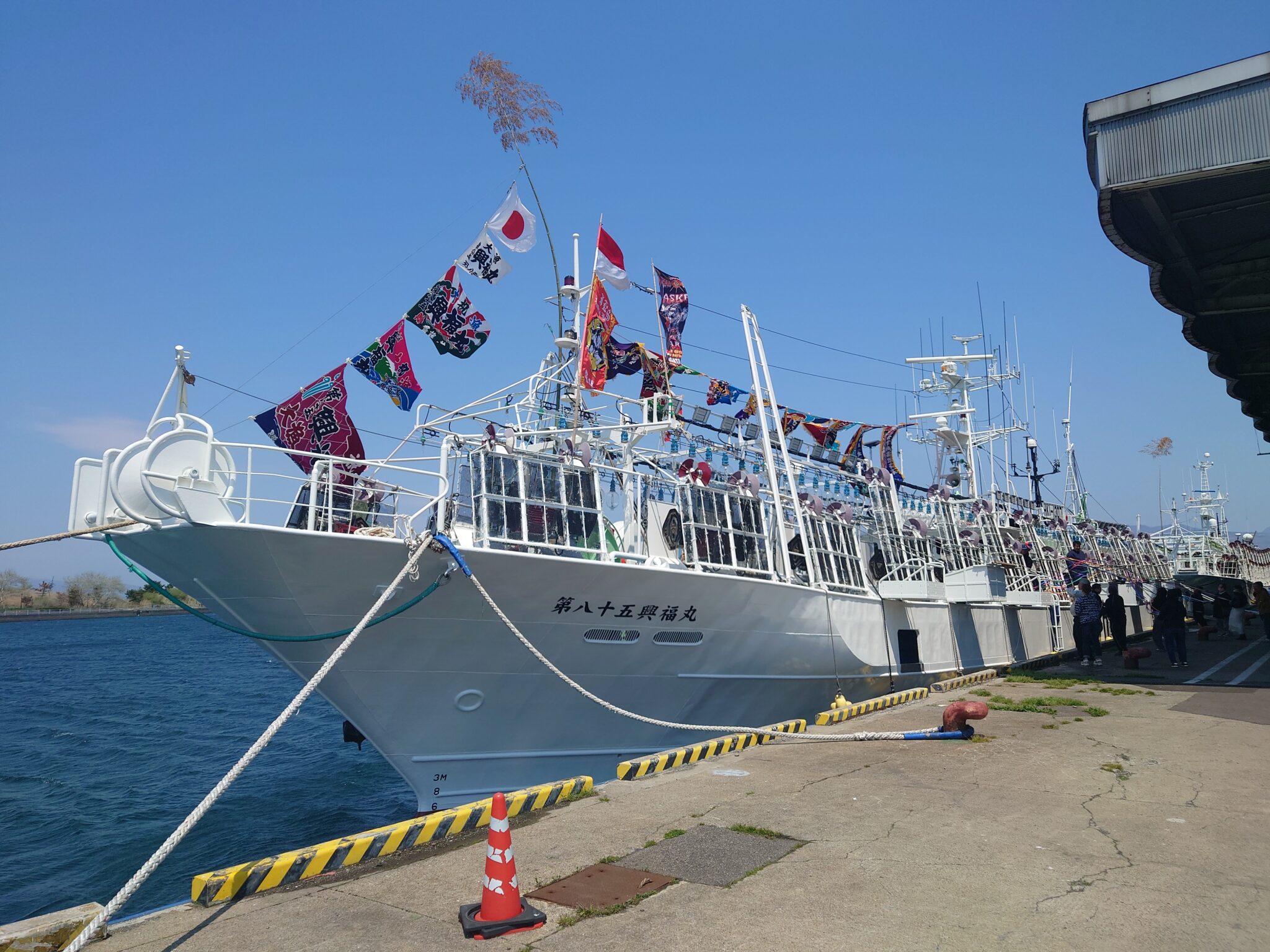 中型イカ釣り漁船 第八十五興福丸 北太平洋へ出港！！ | 函館魚市場株式会社 | 函館市水産物地方卸売市場 卸売業者